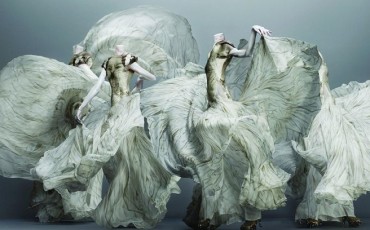 Metropolitan Museum: Alexander McQueen - Savage Beauty