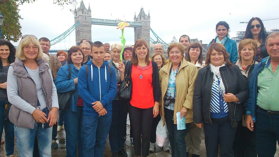 #BlueBadgeTouristGuide Galina Mladenova pictured with group from Bulgaria. Tower Bridge built 1886–1894 is seen in the backdrop.