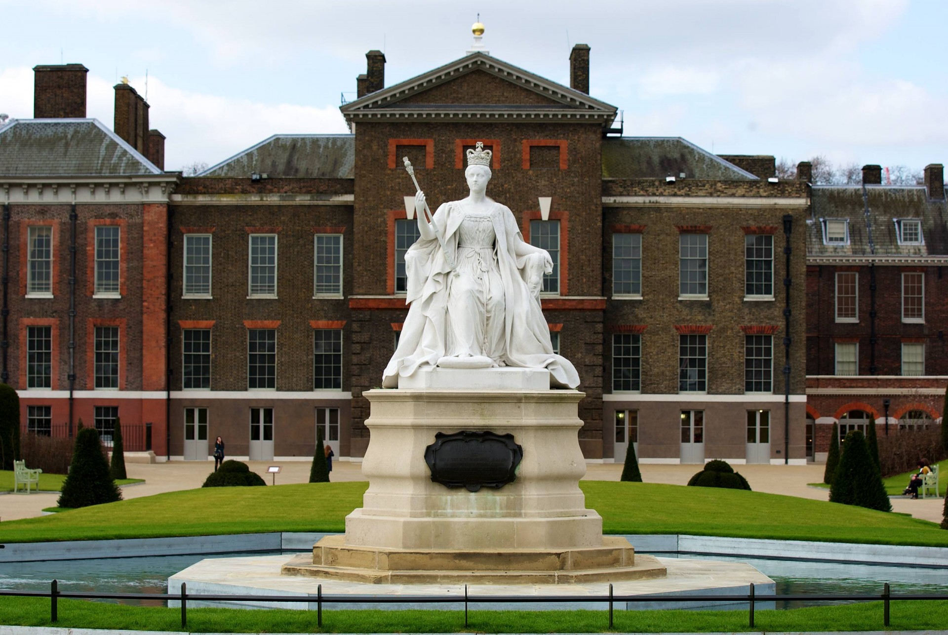 Kensington Palace - In front of the east front public entrance stands a statue of Queen Victoria, sculpted by her daughter Princess Louise.