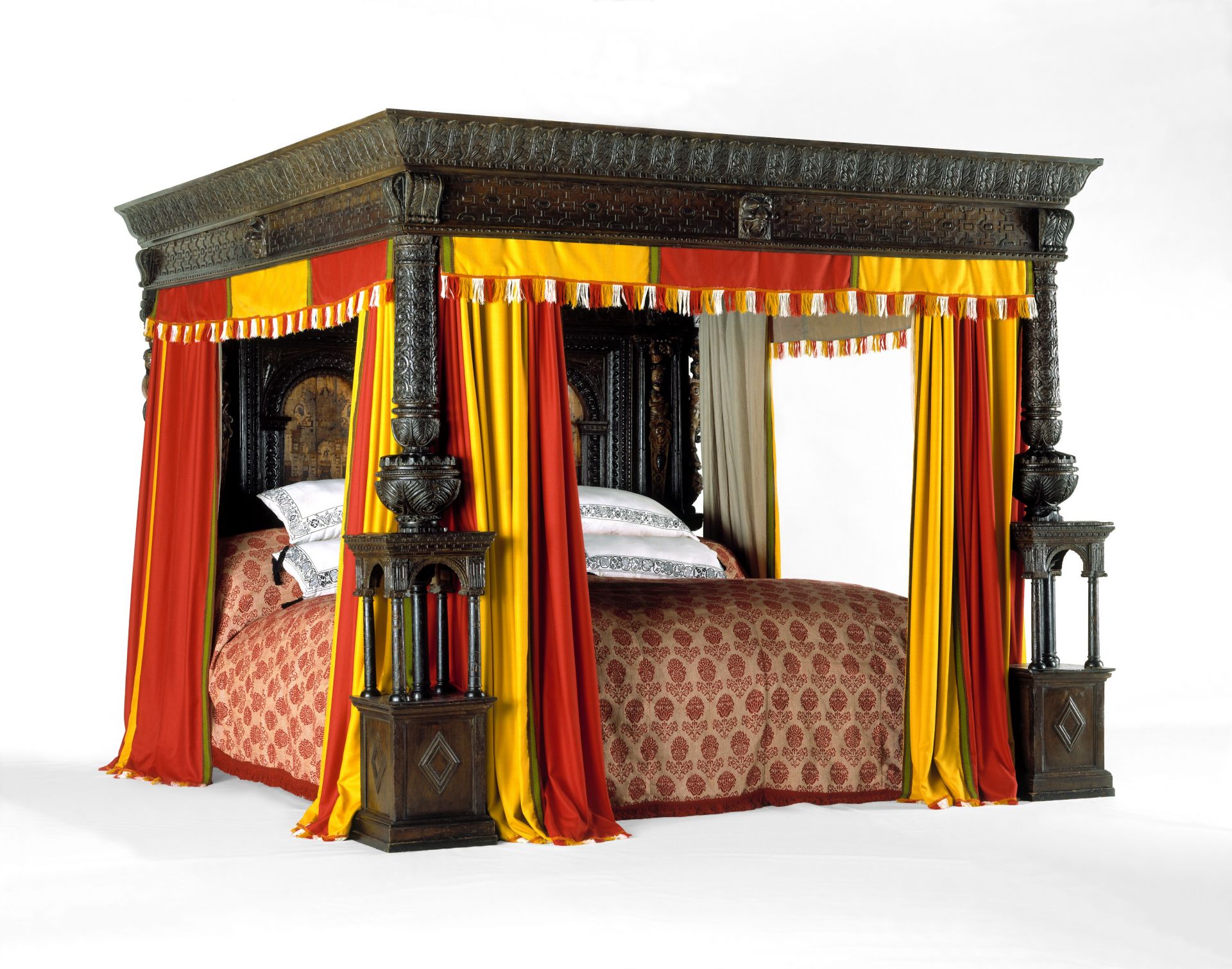 Victoria & Albert Museum _ 'The Great Bed of Ware', carved oak bed, probably from Ware, Hertfordshire, UK, about 1590.