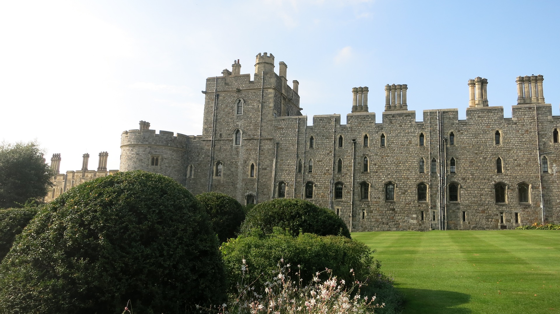 The Queens Palaces - Wikipedia
