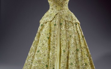 Sir Norman Hartnell, pale green crinoline evening gown made of silk chiffon and lace embroidered with sequins, pearls, beads and diamante. Worn by Her Majesty The Queen in 1957 during her visit to the United States of America as a guest of President Eisenhower. Photo Credit: ©Royal Collection Trust / © Her Majesty Queen Elizabeth II 2016.