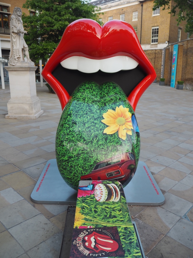 Saatchi Gallery - Rolling Stones Exhibitionism - Tongue & Lip Design Logo Sculpture. Photo Credit: ©Ursula Petula Barzey.