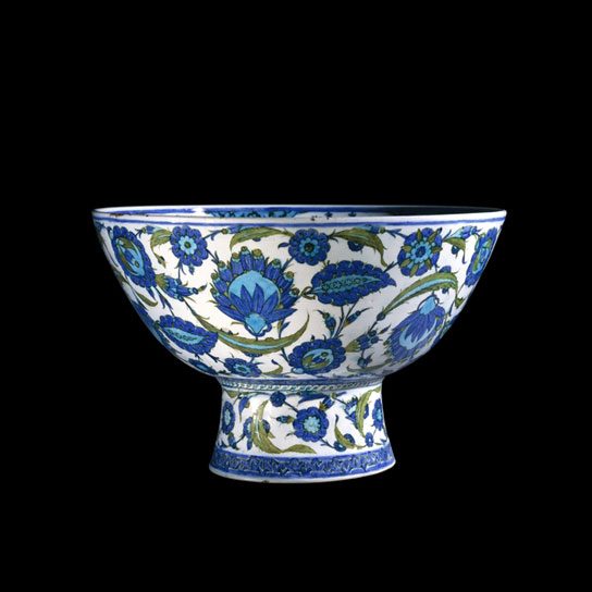 British Museum: Iznik Pottery Basin. Photo Credit: ©British Museum.