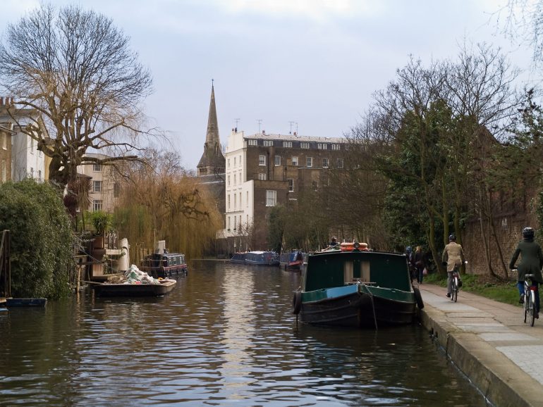 The Regent's Canal near St Mark's Regents' Park. Photo Credit: © Myrabella / Wikimedia Commons.