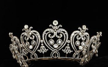 The Manchester Tiara was made by Cartier, Paris, in 1903 to the order of Consuelo, Dowager Duchess of Manchester. Photo Credit: © Victoria & Albert Museum, London.