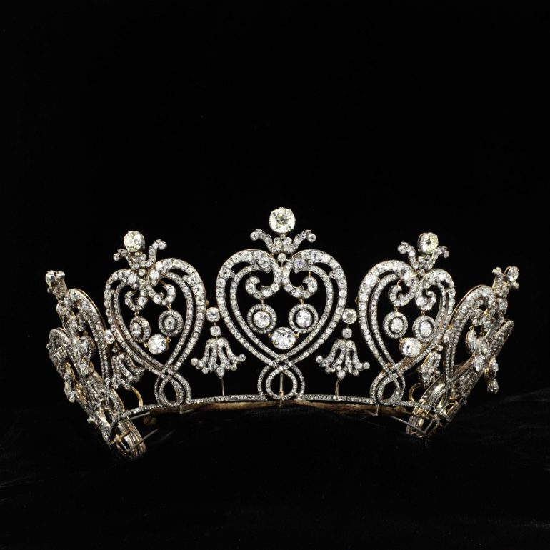 The Manchester Tiara was made by Cartier, Paris, in 1903 to the order of Consuelo, Dowager Duchess of Manchester. Photo Credit: © Victoria & Albert Museum, London.