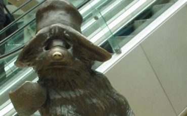 Bronze statue of Paddington Bear, by sculptor Marcus Cornish. Photo Credit: © Lonpicman via Wikipedia Commons.