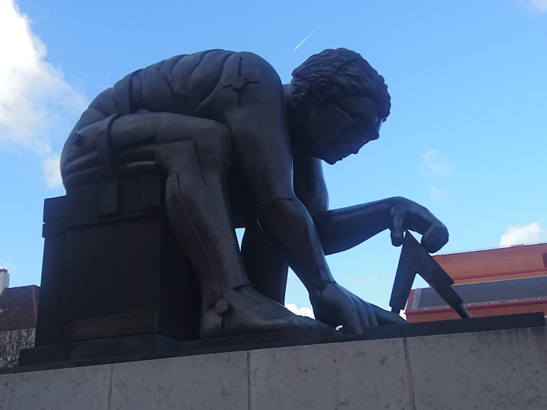 British Library in London_Newton after Blake Bronze Statue by sculptor Eduardo Paolozzi. Photo Credit: © Steve Fallon. 