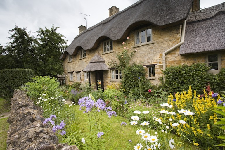 The Cotswolds: A traditional stone Cotswold cottage in the village of Kingham, Walk 8 - Kingham, Churchill. Photo Credit: © Nick Turner via Visit England / Cotswolds Tourism. 