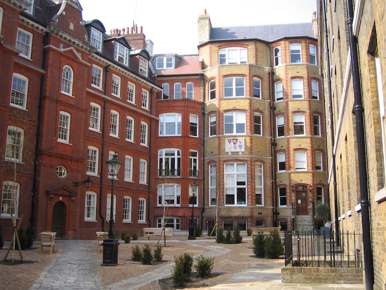 Four Inns of Court: Hare Court, within the Inner Temple. Photo Credit: © Chris via Wikimedia Commons.