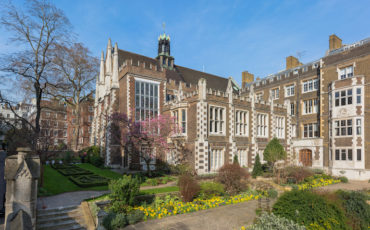 Four Inns of Court: Middle Temple Hall as viewed from the south. Photo Credit: © David Iliff via Wikimedia Commons.