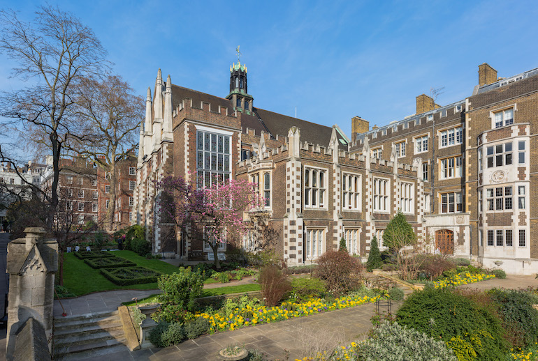 Four Inns of Court: Middle Temple Hall as viewed from the south. Photo Credit: © David Iliff via Wikimedia Commons.