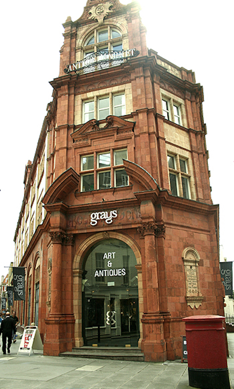 Grays Antique Centre in London. Photo Credit: © Public Domain via Wikimedia Commons.