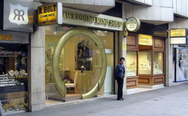 Wedding ring shop, Hatton Garden in London. Photo Credit: © Adrian Pingstone via Wikimedia Commons.