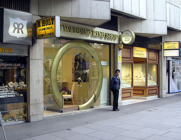 Wedding ring shop, Hatton Garden in London. Photo Credit: © Adrian Pingstone via Wikimedia Commons.