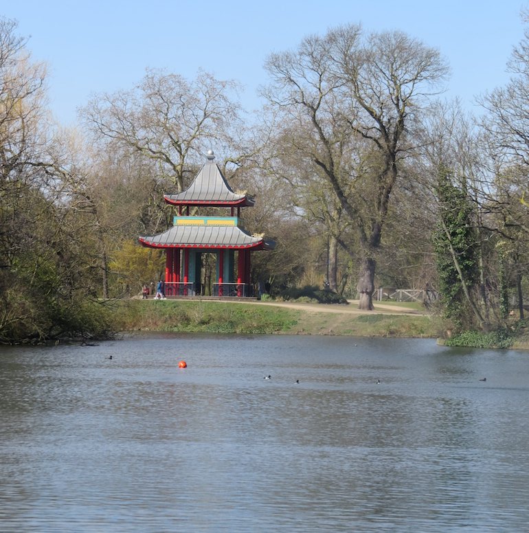 Chinese pagoda, Victoria Park, Bow, East London. Photo Credit: © Steve Fallon.