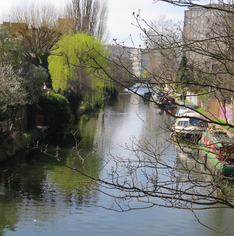 Hertford Union Canal & towpath, Bow, East London. Photo Credit: © Steve Fallon.