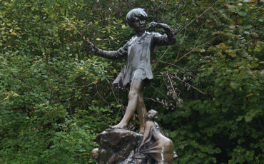 Peter Pan Monument in Kensington Gardens in London. Photo Credit: © Peter Clarke via Wikimedia Commons.