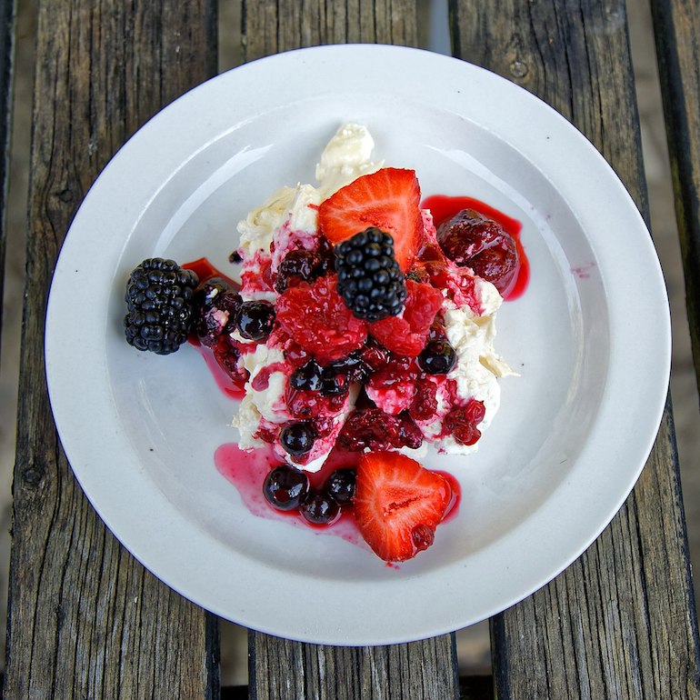 Eaton Mess pudding. Photo Credit: © Acabashi via Wikimedia Commons.