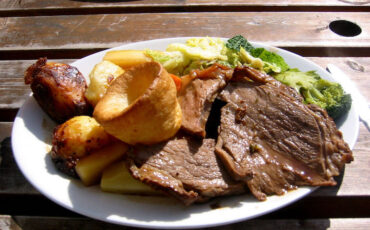 English Sunday lunch with roast beef, roast potatoes, vegetables and Yorkshire pudding. Photo Credit: © Jeremy Keith via Wikimedia Commons.