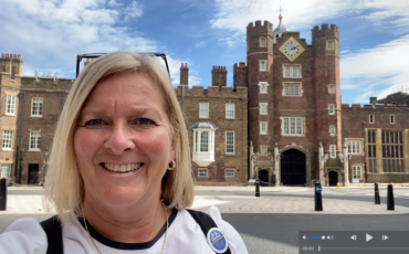 Anna Targett conducting a virtual tour. Photo Credit: © Anna Targett.