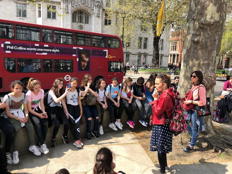 Blue Badge Tourist Guide Olga Romano speaks to students outside Westminster Abbey. Photo Credit: © Olga Romano.