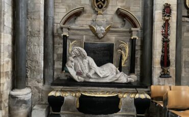 Quack doctor Lionel Lockyer 1600-1672 on the Southwark Cathedral tomb he designed for himself. Photo Credit: © Richard Jones.