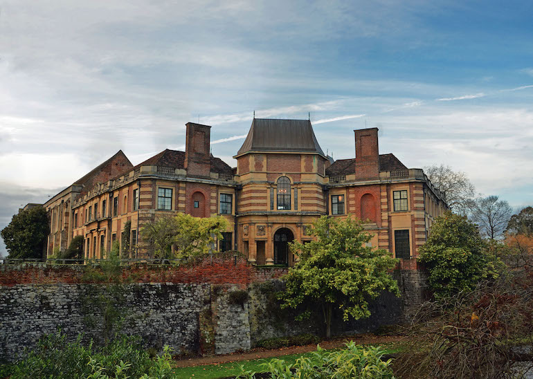 Eltham Palace in southeast London. Photo Credit: © Duncan via Wikimedia Commons.