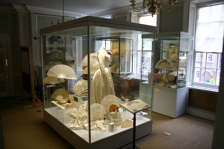 The Fanning the Senses exhibition at the Fan Museum. Photo Credit: © Visit Greenwich via Wikimedia Commons.