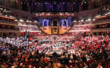 A promenade concert in the Royal Albert Hall, 2004. Photo Credit: © MykReeve via Wikimedia Commons.