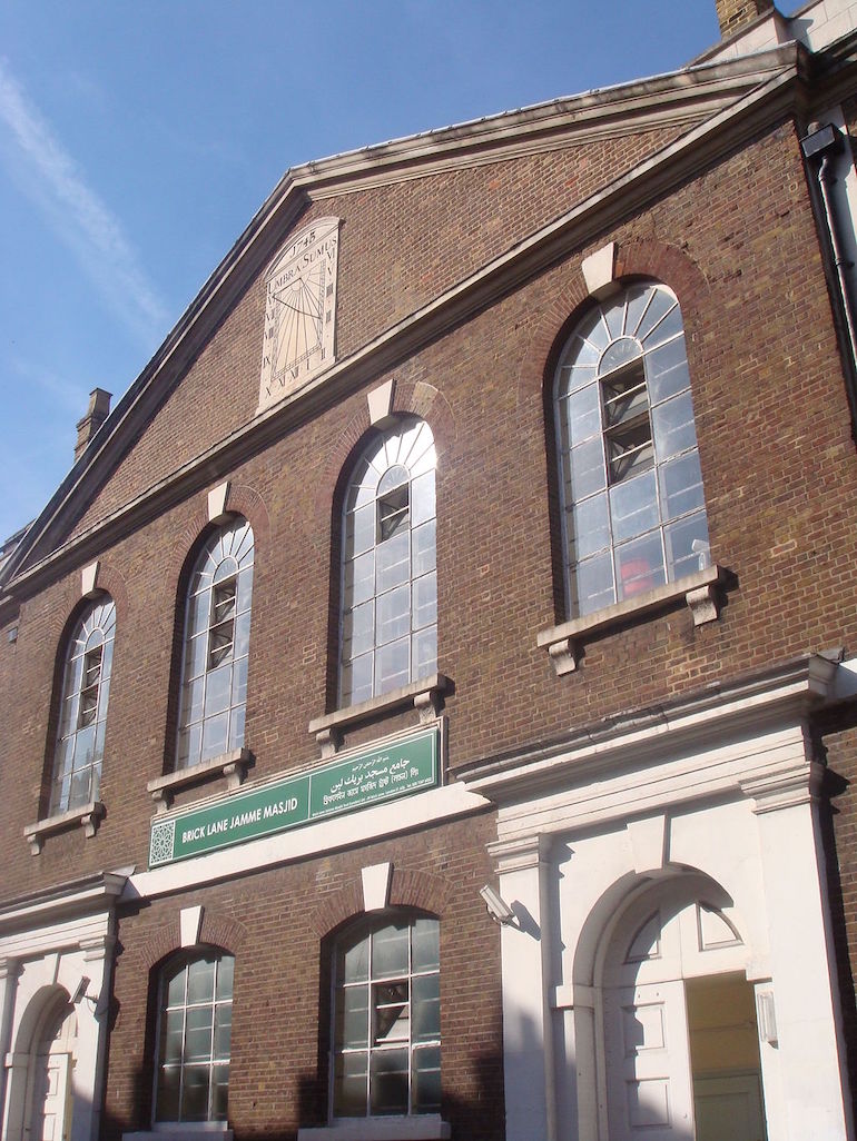 Brick Lane Jamme Masjid. Photo Credit: © Lemur12 via Wikimedia Commons.