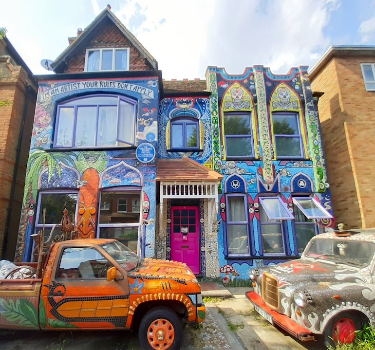 The Mosaic House, Fairlawn Grove, London W4 5EL. Photo Credit: © Ian Alexander via Wikimedia Commons.