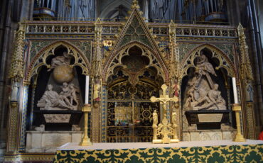 Westminster Abbey Burials: Scientists’ Corner. Photo Credit: © David Streets.