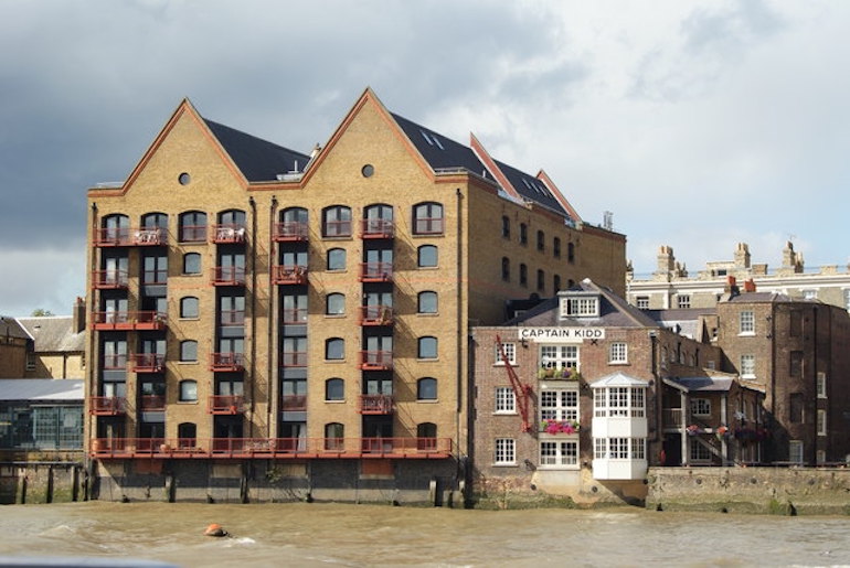 Captain Kidd pub in Wapping area of London. Photo Credit: © Peter Trimming via Wikimedia Commons.