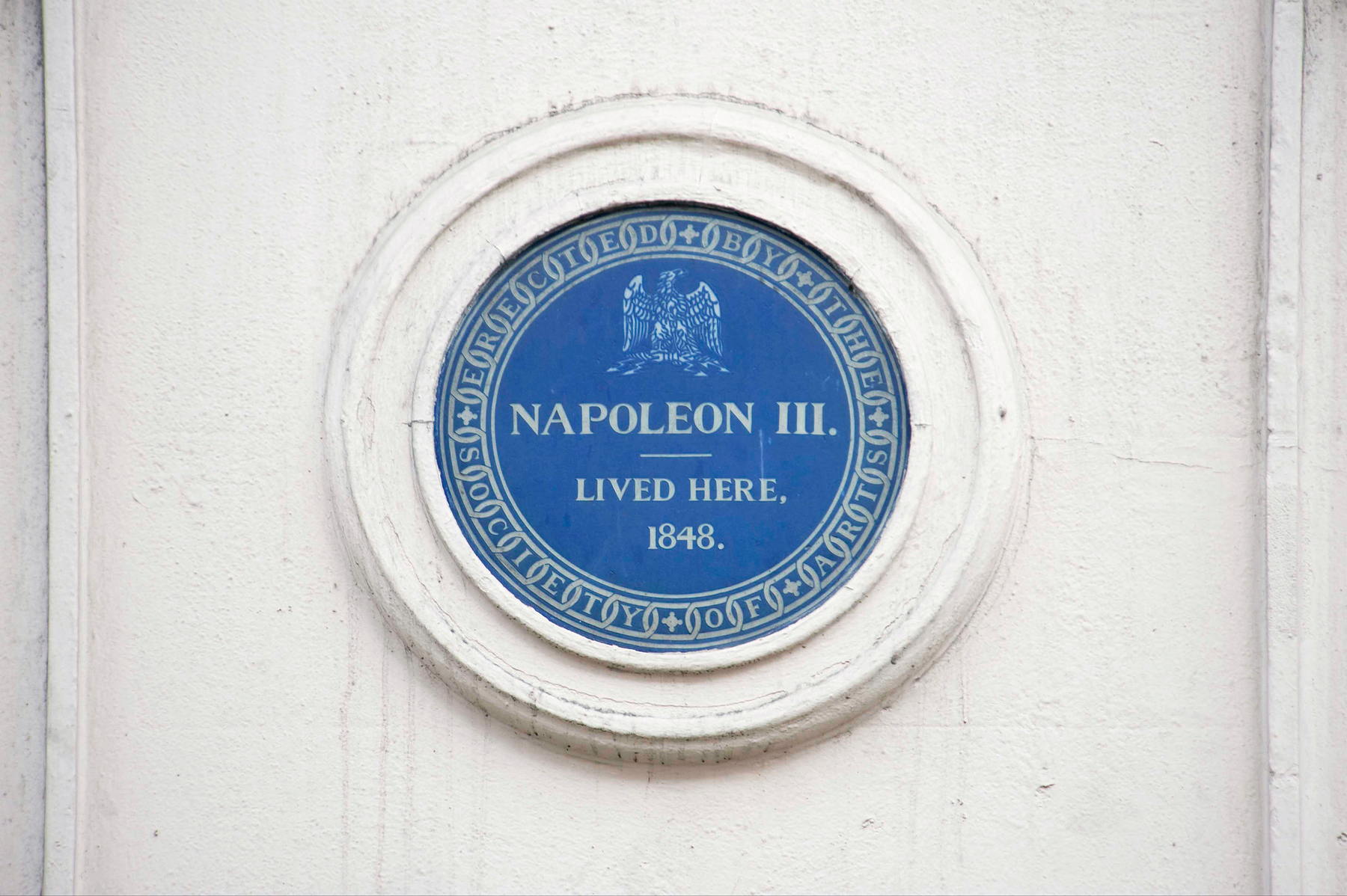 London blue plaque at King Street, Saint James’s commemorating France Napoleon III. Photo Credit: © English Heritage.