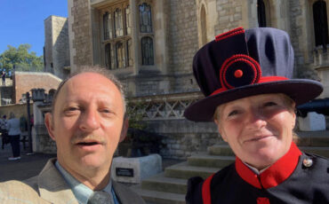 Yeoman Warder Emma Rousell and Blue Badge Tourist Guide Russell Nash. Photo Credit: © Russell Nash.