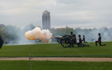 Gun Salute for the Royal Birth, held in Hyde Park on 24/04/2018. Photo Credit: © Richard Symonds via Wikimedia Commons.