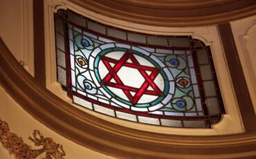 Stained glass window at Sandy’s Row Synagogue. Photo Credit: © Sandy's Row Synagogue.