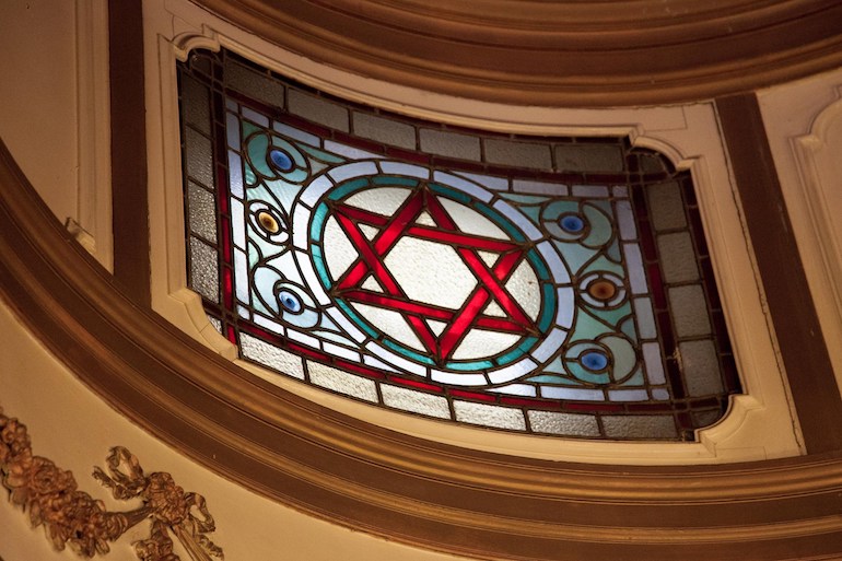 Stained glass window at Sandy’s Row Synagogue. Photo Credit: © Sandy's Row Synagogue.