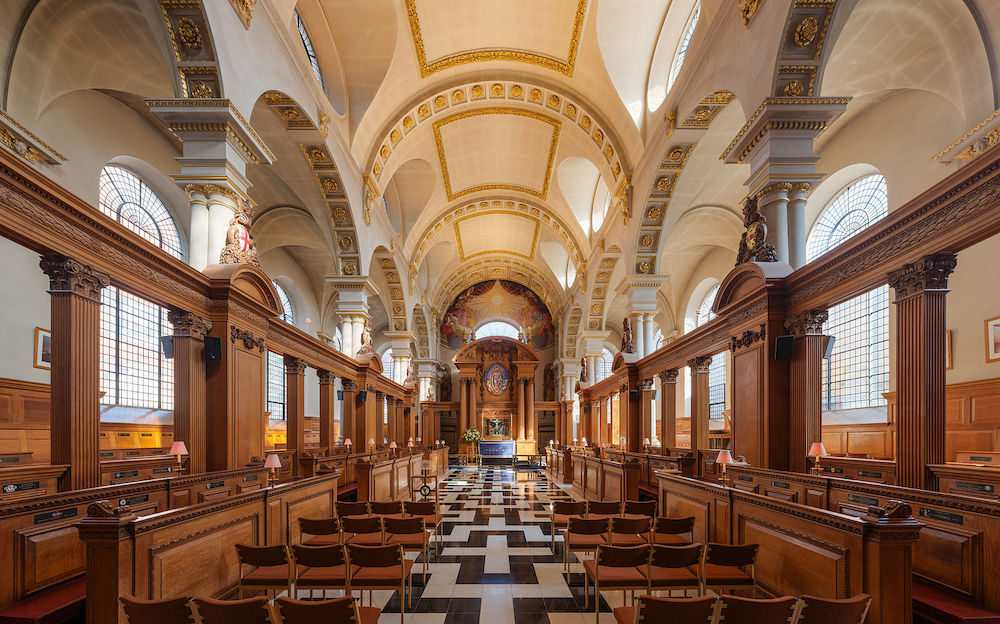 Interior of St Bride's Church designed by Sir Christopher Wren. Photo Credit: © Diliff via Wikimedia Commons.