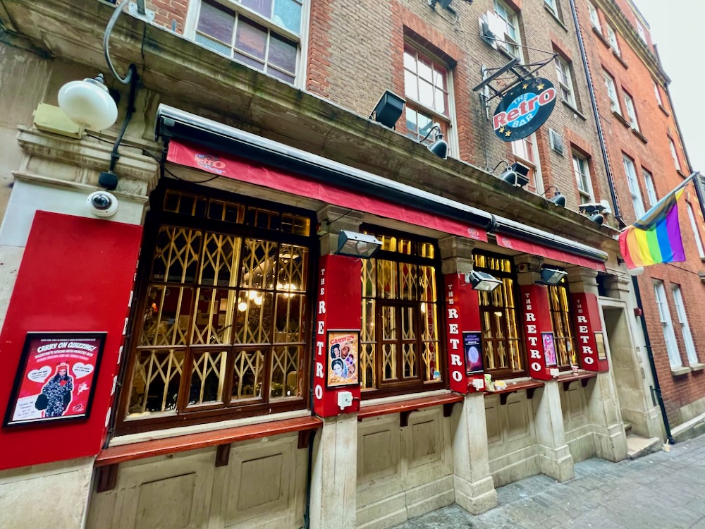 The Retro Bar in London. Photo Credit: © Ursula Petula Barzey.