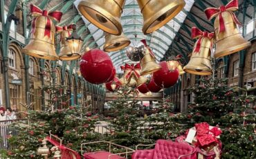 Santa's Sleigh and Gigantic Bells at Covent Garden in London. Photo Credit: © Ursula Petula Barzey.