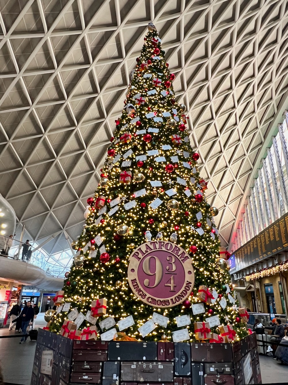 King’s Cross Station Christmas Tree 2023. Photo Credit: © Ursula Petula Barzey.