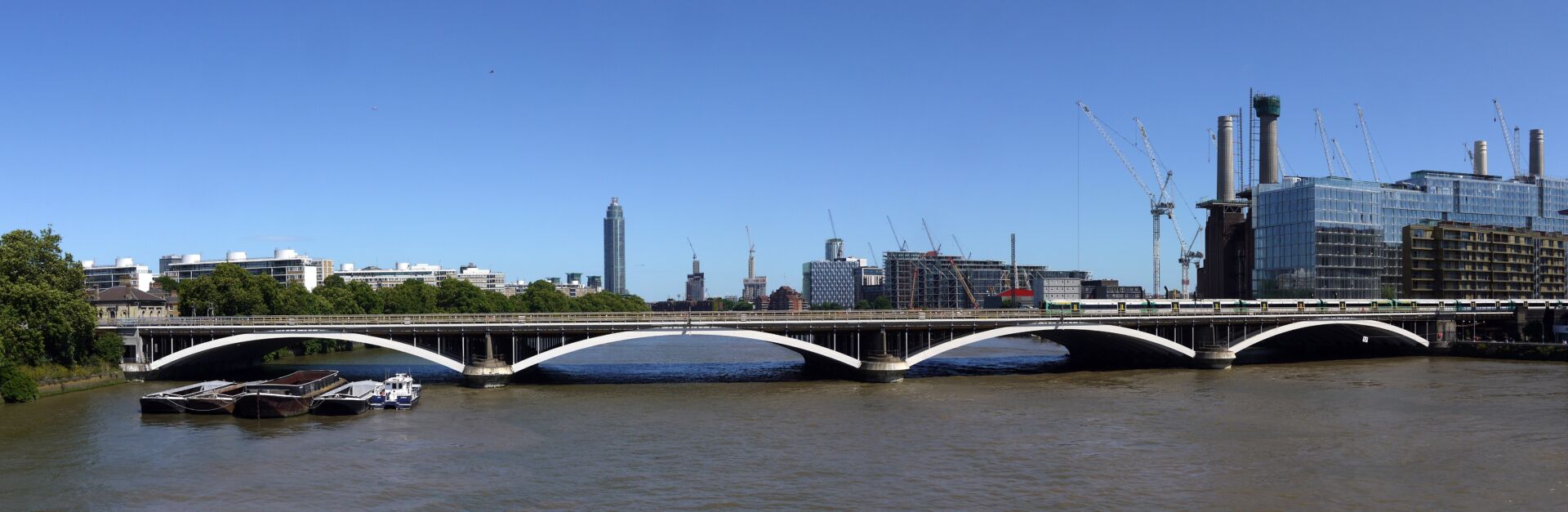 Grosvenor Bridge in London. Photo Credit: © Christopher Down via Wikimedia Commons.