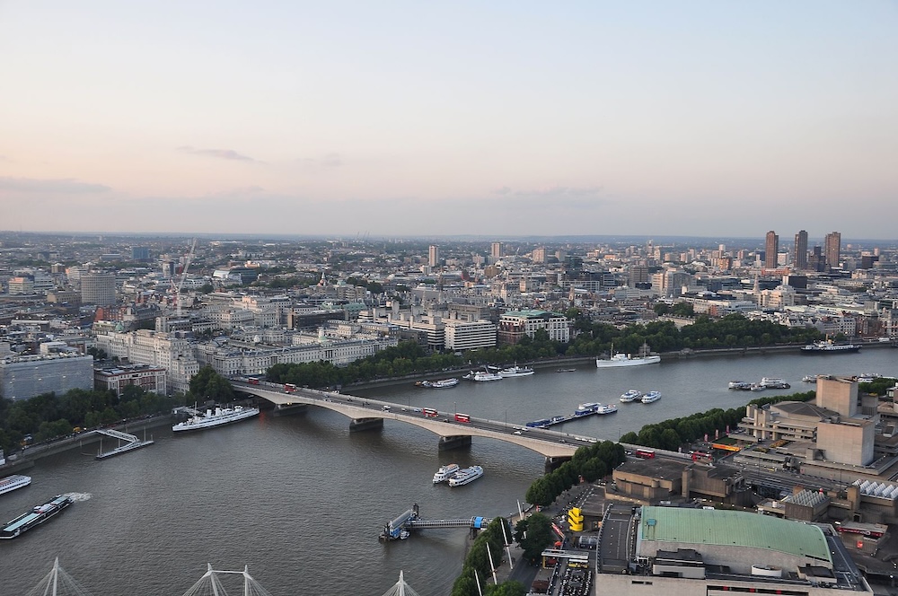 View of River Thames and Waterloo Bridge in London. Photo Credit: © Tom Arthur via Wikimedia Commons.
