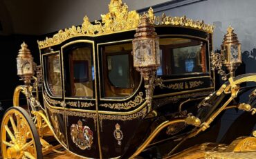 The Diamond State Coach at Royal Mews in London. Photo Credit: © Anna Targett.